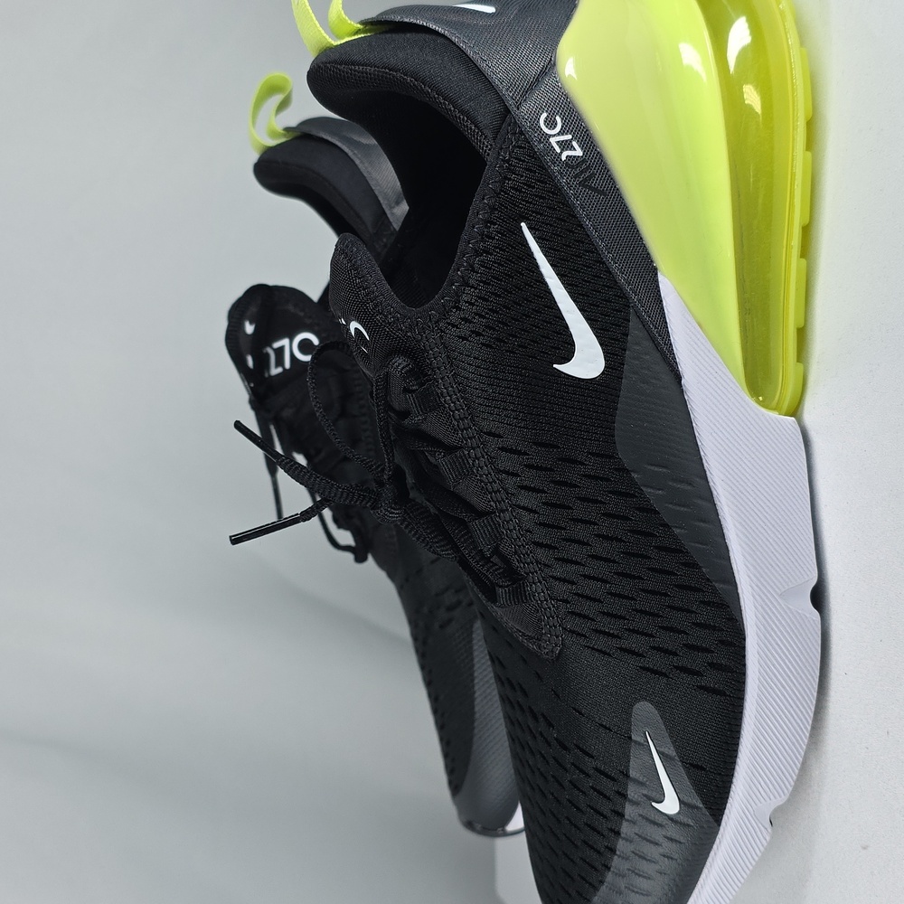 Nike Air Max 270 in Lemon Twist and Black